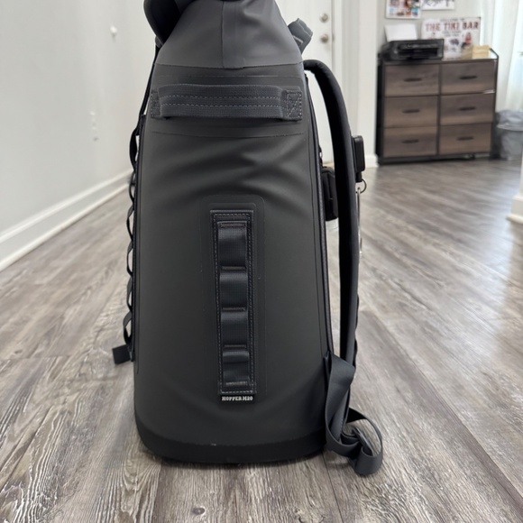 Yeti M20 Hopper Backpack Cooler charcoal - Picture 4 of 5